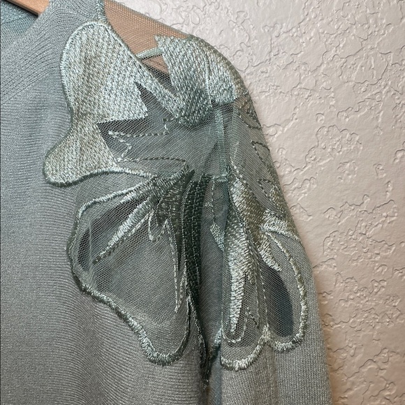 LIV Milano Light Green Gray Knit Top with Flower Accent Size 1X - Picture 5 of 8